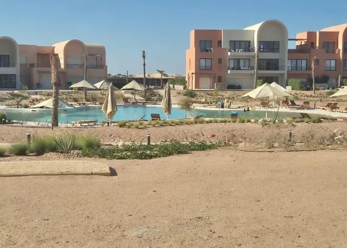 Exclusive 2br, Kamaran - Crystal Pool View, Gouna * الغردقة